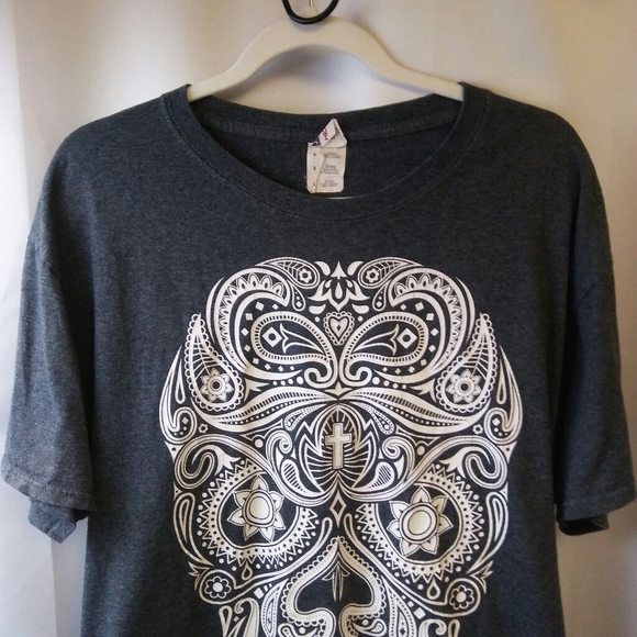 Dia de los Muertos T-shirt with Front Grap… - Picture 3 of 5